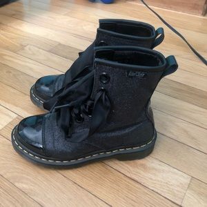 Dr. Martens Gracie black sparkles with bow laces!